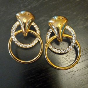 Gorgeous vintage circle earrings. 2"x1.25"